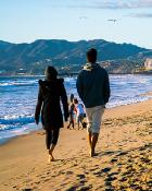 Cinco claves para beneficiarnos de las caminatas por la playa