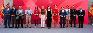 Isabel Díaz Ayuso entregó los Premios Siete Estrellas 2022 y 2023