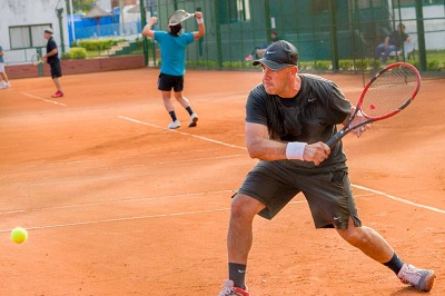 Consejos de los fisios de Madrid para evitar lesiones en el tenis