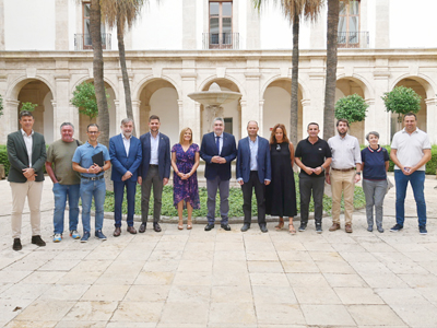 Rodríguez Uribes se reunió con las autoridades locales de Valencia